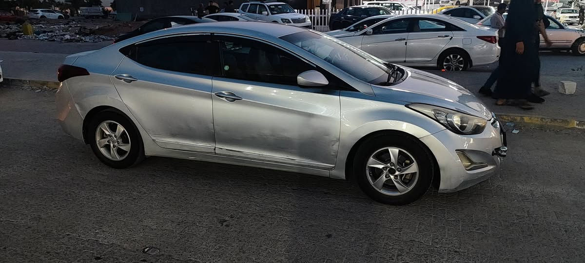 النترا موديل 14 امريكي حادث جاملغ وبنيد بدون دواخل حداديه كامله گير خير من الله مكينه 1800 خير من الله والسياره بيهة رشات گلير للجماليه السعر 90 وبيهة مجال بسيط شراي اتصل ***********
