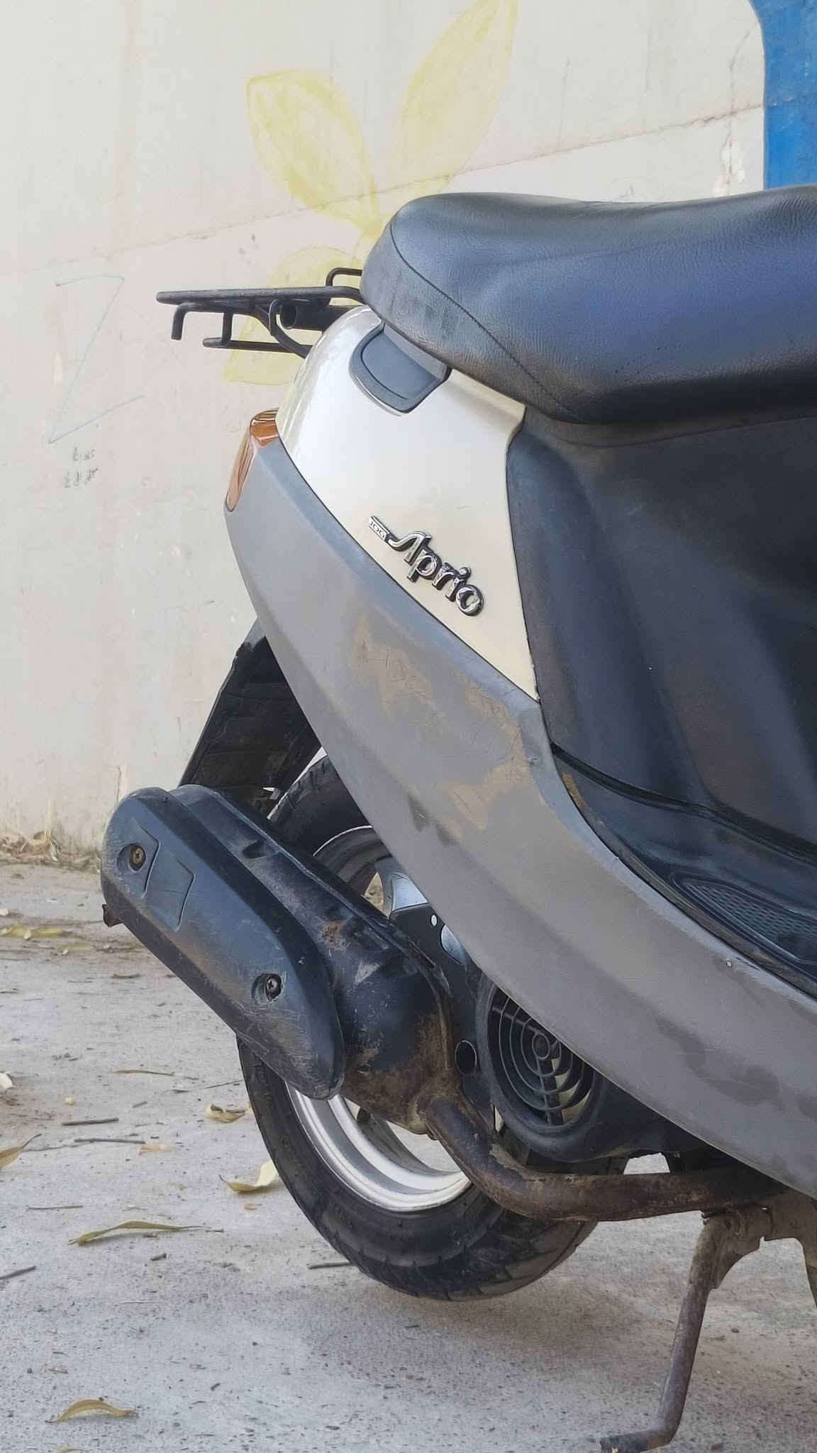 بوتين اخو الشحن .. لون حليبي شخط مابيه.
محرك اخرس مامفتوح شرط.

..تحريكه..معدل.. 70km. ( درع اصلي )..

شرط لاصوت اكسن ولا جزه نگره سلف اي نقص مابيه..

سعر 500 .. مكان حي للوحده .. .***********.....***********....

