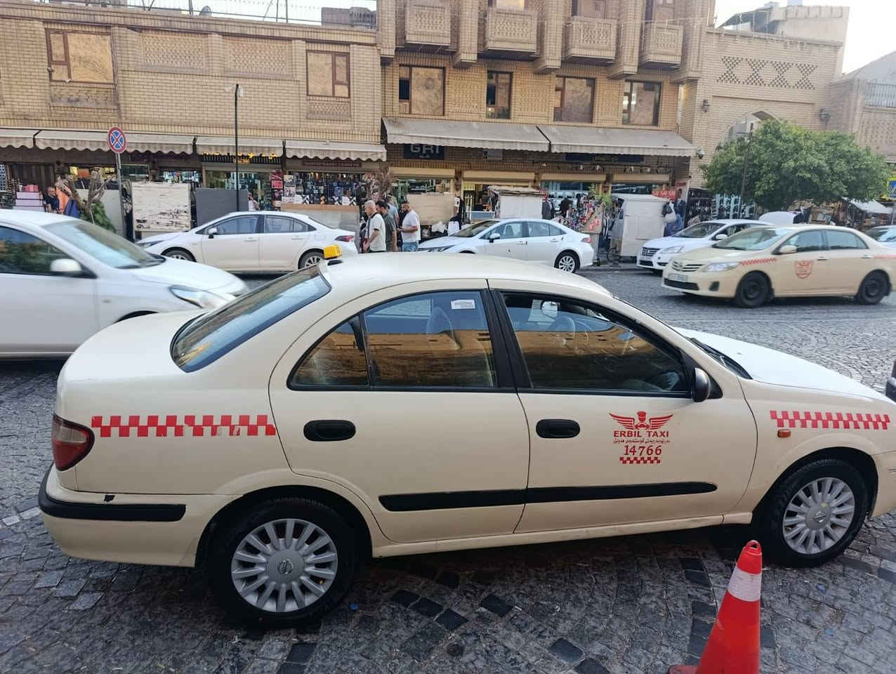 سلاو هاوريانى خؤشةويست
نيسان سةنى بؤ فرؤشتن 
موديل ...2002 مالةكى خاوينةو بي حةيبة گيرو مةكينةش بةشةرتة بؤ سةحريش پةيوةندى بكةن بةم ژمارة تةلةفؤنة .
***********..يان..***********
