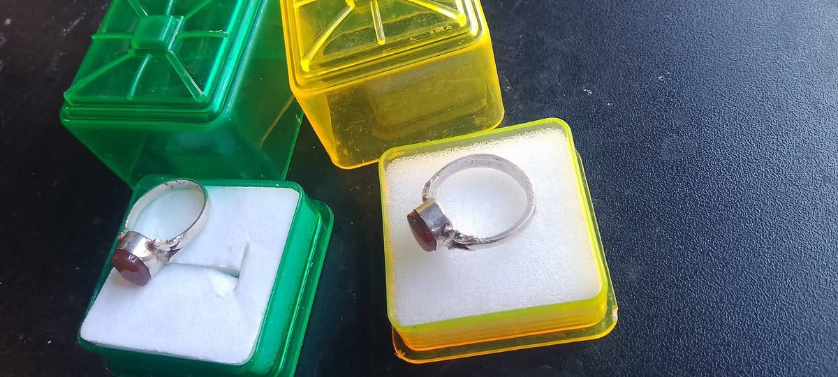 السلام عليكم خواتم عقيق فضه عراقيه سعر قطعه 25 مكان بغداد الكاظميه***********
