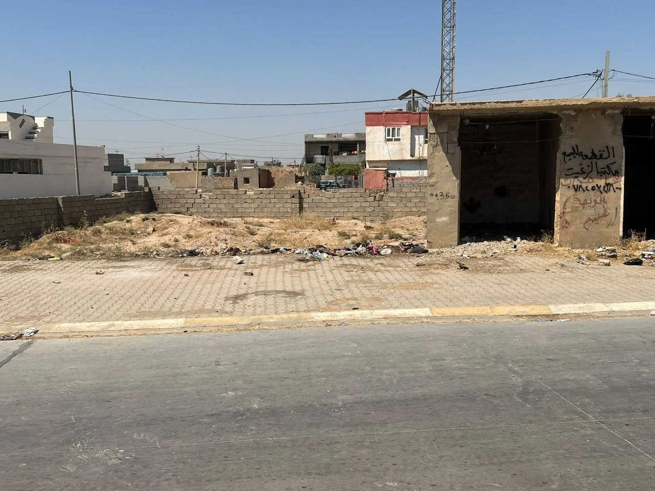 قطعة ارض تجارية ركن على ثلاث شوارع تقع على السايدين الرئيسي لعلوة الحلال والمرور قريبة من فلكة البكارة الواجهة  عالسايدين ٢١م المساحة الكلية ٣٢٠م المساحة بالطابو ٢٦٧ مع فضلة السعر ١٠٠مليون للاستفسار أكثر مراجعة مكتب الزغيت اوالاتصال على الرقم ***********
