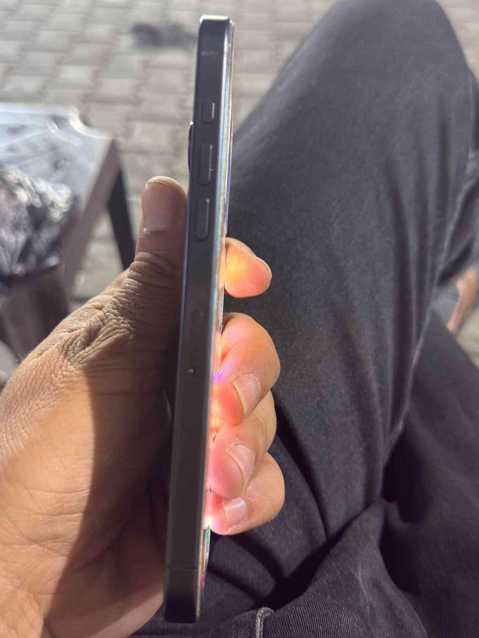 ايفون 15 برو ماكس لون اسود ذاكره 512 مبدل شاشه اصليه مال تفصيخ نظيف جدا بدون ملحقات سعره 950 الف دينار مكاني بغداد *********** بغداد, العراق

نص مكتوب في الصور:
- حالة البطارية
- عادية
- تعمل بطارية iPhone هذه على النحو المتوقع. حول البطارية والضمان...
- الحد الأقصى للقدرة
- ٩٥٪
- هذا قياس لقدرة البطارية مقارنة بقدرتها عندما كانت جديدة. قد تتسبب القدرة المنخفضة بتقليل ساعات الاستخدام بين عملية الشحن والأخرى.
- عدد الدورات
- ٢٠٥
- هذا هو عدد مرات استهلاك iPhone لقدرة البطارية. معرفة المزيد...
- تاريخ التصنيع
- تموز ٢٠٢٣
- أول استخدام
- أيلول ٢٠٢٣
- حول الاسم iPhone إصدار iOS 27.0 اسم الطراز iPhone 15 Pro Max رقم الطراز MU6U3VC/A الرقم التسلسلي CCX2R2K253 الأغاني . الفيديوهات . الصور . السعة ٥١٢ غ.ب. متوفرة ٤٩٢,١٧ غ.ب. عنوان Wi-Fi C4:C1:7D:CC:3D:2E Bluetooth C4:C1:7D:C0:FC:D5 البرنامج الثابت للمودم 4.02.04
