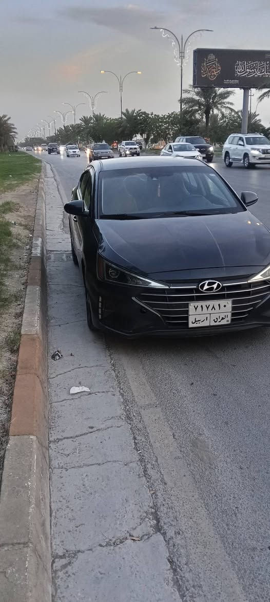 السلام عليكم النترا للبيع وارد امريكي صور حادثها مرفوقه ويا السياره سونارها موجود سنويتها ما ساقطه سياره جديده السعر 112 بيع او مراوس مكان السياره كربلاء رقم الهاتف ***********...***********
