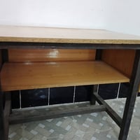 ميز دراسي • للبيع • توصيل