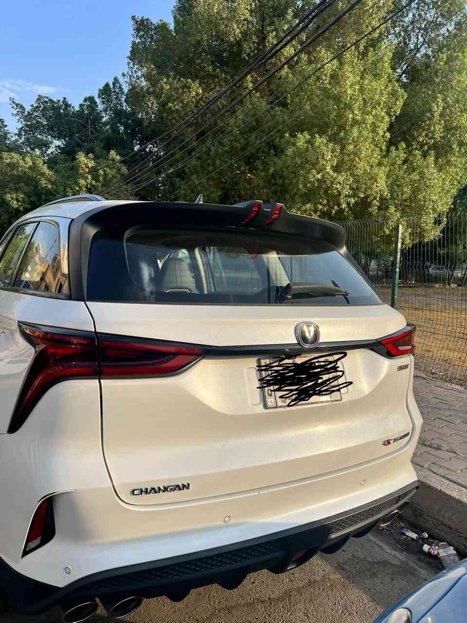 السلام عليكم 
للبيع
Changan CS75 Plus 2022

 رقم بغداد حرة او بالاقساط
 ماشيه 51000 الف كيلو
السيارة تحت ضمان البخيت و الشركة
محرك 2.0 Turbo ،ناقل الحركة  اوتوماتيكي
8 سرعات ايزن ياباني،مصابيح امامية و خلفية ليد،4 كاميرات و 12 حساس امامي و خلفي

مواصفات السيارة :

حمالات سقف،فتحة سقف بانورامية،صندوق خلفي كهربائي (620 لتر)،أنوار ضباب أمامية – هالوجين،كشافات ضباب خلفية،أربع مخارج للعادم،نظام تنبيه عن اقتراب سيارة من الخلف
شاشة معلومات وترفيه بقياس 12 بوصة وشاشة عدادات رقمية بنفس القياس، مع مكبرات صوت عددها 8 سماعات ومكيف هواء متعدد المناطق ومنافذ USB وتدعم المقاعد الأمامية ميزة التهوية. بجانب 6 وسائد هوائية مع عجلة القيادة
أنماط قيادة (عادي – اقتصادي – رياضي- مخصص)
تحكم بوضعية المقود (يدوي)
التحكم بوضعية كرسي السائق بستة اتجاهات
التحكم بوضعية كرسي الراكب بأربعة اتجاهات
ذاكرة مقعد السائق عدد ٣ 
عرض محتوى الجوال على الشاشة
مثبت سرعة تفاعلي
ونظام مراقبة النقط العمياء وكاميرا بزاوية 360 درجة وشاشة قفل مركزي ونظام الدخول والتشغيل بدون مفتاح ونظام مراقبة النقاط العمياء ونظام تحذير التصادم الأمامي والخلفي ونظام الحفاظ على المسار وتنبيه الخروج عن المسار ونظام الإضاءة الذكي.
مثبت سرعة متكيف رادار ACC
ثبات الكتروني 
نظام السياره ذكي 
عنده القفل يغلق الابواب والزجاج  و البانوراما تلقائي 
فرامل طوارئ ذاتية AEB
مانع انزلاق TCS
مساعد صعود المرتفعات HHC
مساعد نزول المنحدرات HDC
تحذير الاصطدام الأمامي FCW 
حساسات أمامية و رادار امامي
حساسات خلفية و رادار خلفي
التشغيل بضغطة زر
التشغيل عن بعد
مراقبة ضغط الاطارات TPMS
كشف المنطقة العمياء BSD
تحذير مغادرة المسار LDWS
البقاء في المسار LKAS
بريك الكتروني EPB
أوتو بارك APA
توقف مؤقت أوتو هولد
تخم اطارات جديد قبل شهر والسيارة تحت الضمان لشركة شانجان والبخيت 
تمت الادامة كاملة لزيت المحرك وهايدروليك الكير وكل السيارة كاملة الادامة كما واضح بالتقرير المرفق
باقي 10 اقساط ( 8000000 ) للمصرف تحب تدفع كامل السعر واني اسدد المصرف وتتحول السيارة الك مباشرة من الشركة او تكمل اقساط بدالي وتتنزل من السعر 28000000 دينار

رقم الهاتف : *********** واتس اب فقط
