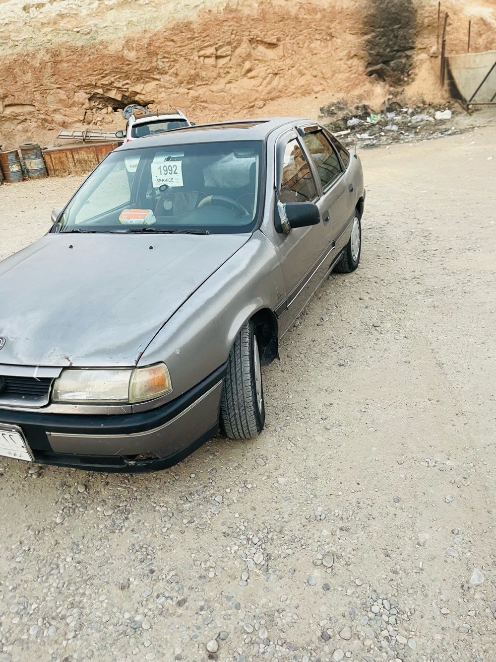 اوبل فكترا موديل 92 
رقم كركوك سنوية عاج 
سنوية منتهي 
بيهه كوبون بانزين
السيارة بيها 200 الف غرامة ينزل من السعر 
مابيها ضربة ولا معجون ولا دواخل
كير و محرك بشرط لا صرف ولا بخار
كهربائيات كلة شغال ماعندك ولا كلوب مايشتغل 
قفل مركزي تدفئة شغال 
لايت زينون سقف سلايت 
 دواخل نضيف جدا 
مكان السيارة كركوك
سعرة ٢٧وبيها مجال بسيط للطيبين 
رقم موبايل ***********