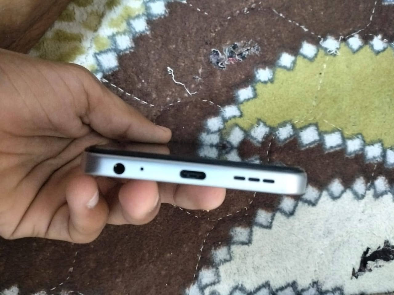 ااسلام عليكم شباب هاذه جهاز البيع ملحقاته كلهن وياا جهاز نضيف
مسدخدم شهرين فقط ول شراي يتصل او يراسل بي وقت 
وذاكرته 256     سعره  180 وبي مجال     ***********

