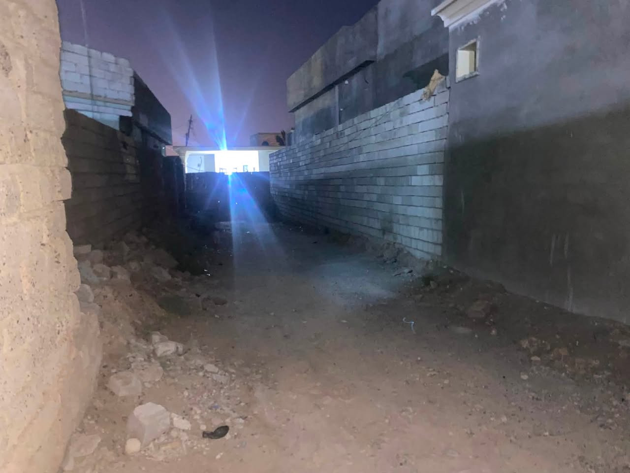 دار لبيع بيجي حي العصري العيث الساحه 423/15متكون من غرفه واستقبال ومنور ومطبخ وصحيات ستفسار خاص ***********
