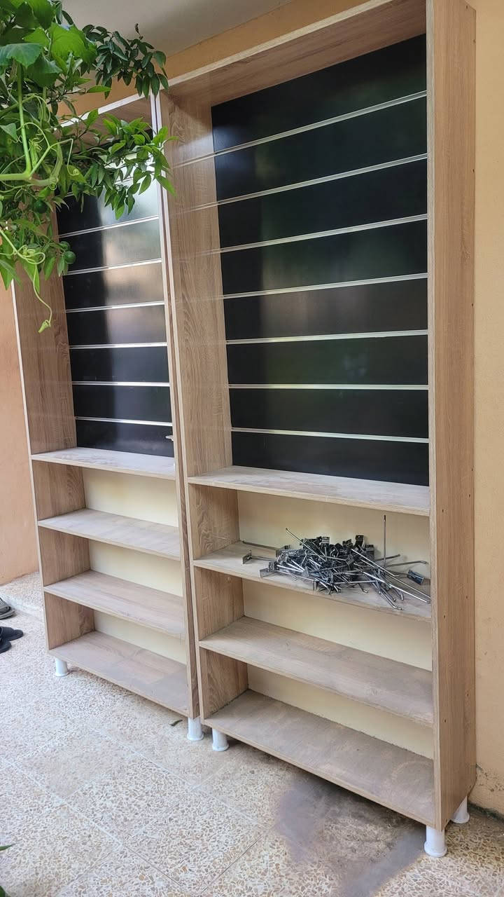 غراض مستعمل اخو البلاش ، ميز المنيوم عدد 2 ، فاترينات عدد 2 ، واجهة محل موبايل
تواصل واتساب *********** 
المؤشر باللون الاحمر جام مكسور او مفطور
