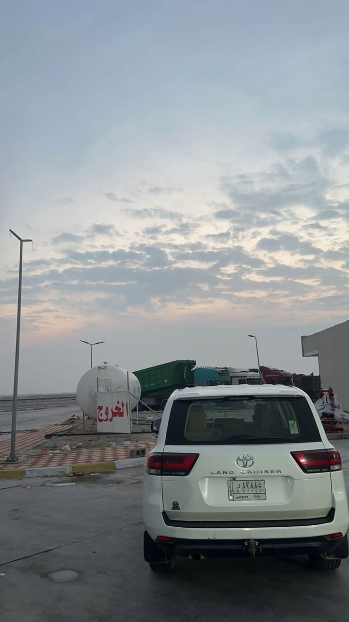 لاندكروز GXLC300 • ٢٠٢٢ • ماشيه ٢٥٠ الف