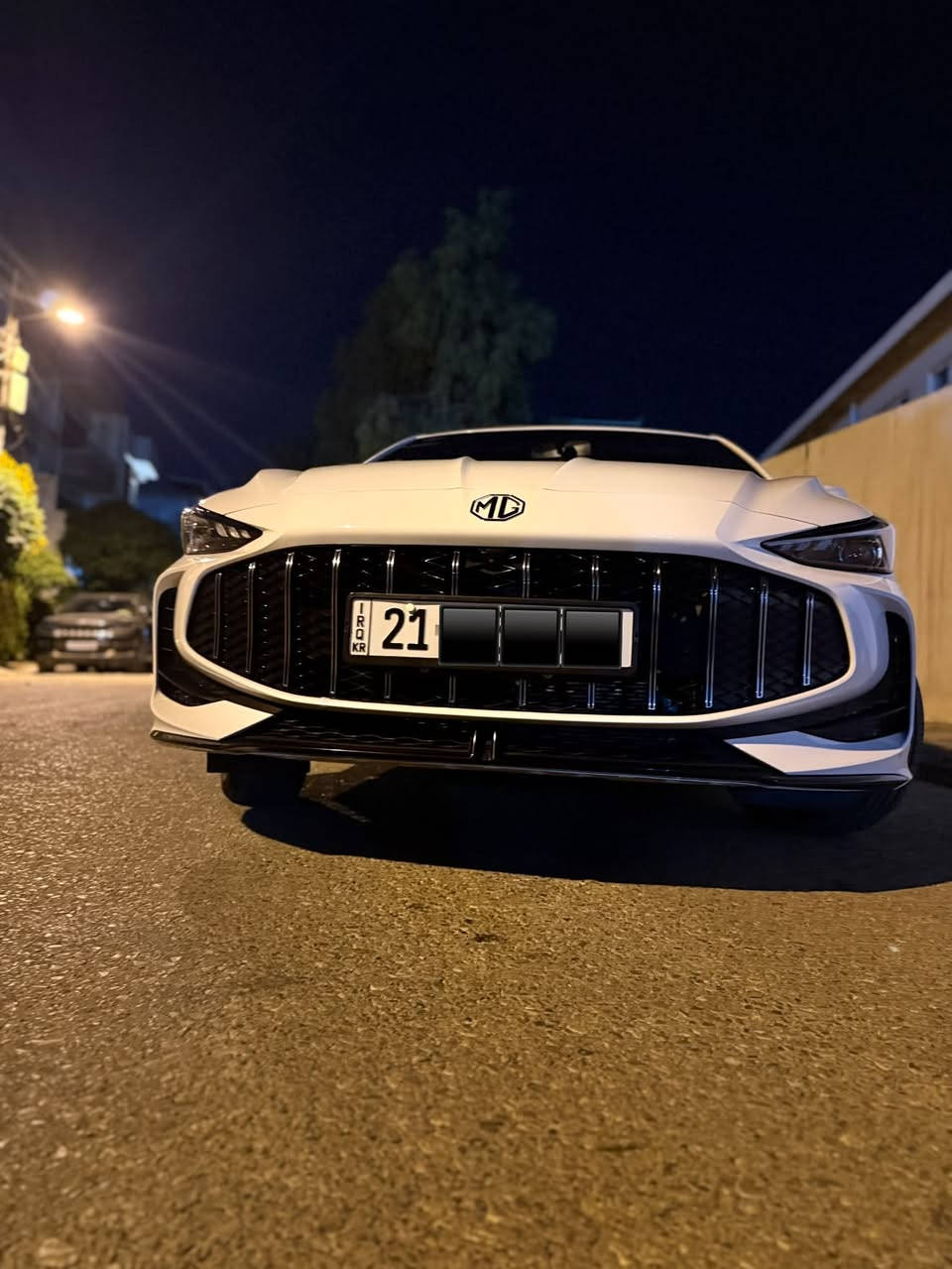 بە ناوی خوای گەورە
سلام علیکم برادەران
🚙جۆری سەیارە:MG GT
🗓️مۆدێل: ٢٠٢٤ شکڵ ٢٠٢٥
☑️بۆیاخ: بێ بۆیاخ
☑️ماوەی ڕۆیشتن:٢٤٠٠٠km
💵نرخی:١١٩ وەرەقە و موعامولە
🏙️شوێن:سلێمانی 
📞ژمارە تەلەفۆن:***********

زانیاری دیکە:
سەیارەکە ڕەقەم سلێمانیە ڕەقەم و سەنەوی تا٢٠٣٠ تازەیە / فوول مواسەفاتە لە سفریەوە بە خۆمەوە یەک دەستە تا بڵێی سەیارەیەکی زۆر کپ و توندو تۆڵە بێ مەسرەفە گێڕ و مەکینە و کارەبایی و تەقە و ڕەقە و تەحویل و غەرامە بە شەرت ، شاشە ئەکتیڤی فوول ٦ مۆد و ٤ زمان نیو ئەکتیڤ نیە، تازە کامل سێرڤسم کردوە وەرەقەی سێرڤسەکەی تیایە ، تەنها ئەو قوپاویە بچوکەی تیایە کە لە وێنەکەدا دیارم کردوە زۆر بچوکە خۆم چاکم نەکردوە بۆ ئەوەی دیار بێت کە چەنێکە، تەنانەت ژێری سەیارەکەش بەشەرت کە سفر بێت وە سپێری دانەبەزیوە ، لە موحەسەن و سوپەر کەمترم تێ نەکردووە بەنزین.
تێبینی/ سەیارەکە ئی ماڵی خۆمە و سەیارەی مەعرەز نیە هەموو شتێکی بەشەرت.
موشتەریت تێڵ کە لە خزمەتام لە چات موعامەلە ناکرێت
تکایە هەموو زانیاریەکانم نوسیوە بۆ زانیاری سەیارەکە تێڵ مەکە.
