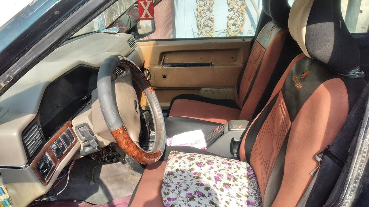 السلام عليكم سياره فالفو ٩٦٠للبيع مكينه وكير انضاف حداديه نظيفه مكان النجف المناذره حيره الاتصال على الرقم ***********

