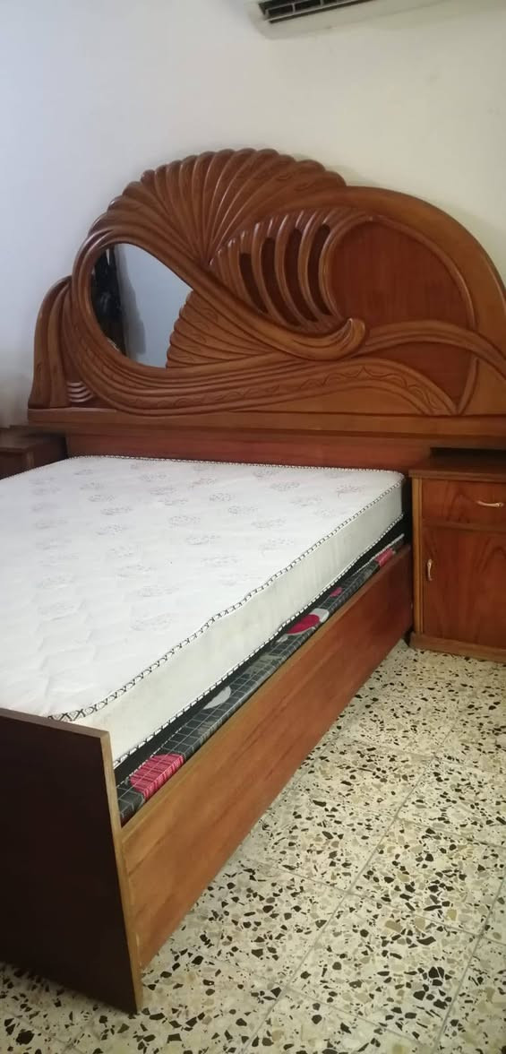 غرفة مستعملة للبيع صاج ثكيلة  مابيها كسر وخسف كلها كاملة زينة اصلية العنوان بغداد الشعب تواصل واتساب ***********
