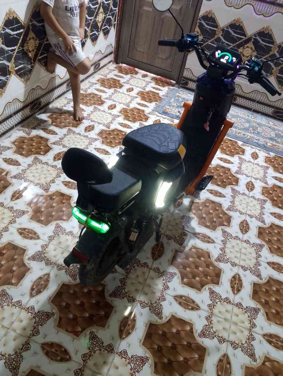 السلام عليكم ورحمه الله وبركاته موطور
 ار 918 نظيف حيل 
 السرعه 99 اربع بطاريات نظافه 
 للبيع السعر 300 
***********
