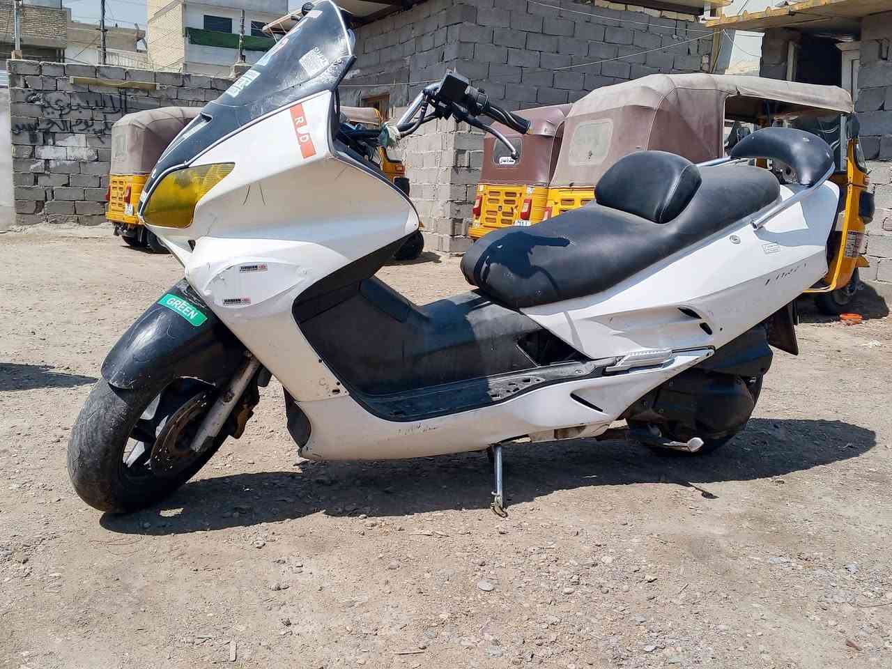 سلام عليكم فورزه 06شغاله نكره سلف بس الكابريتر يرادله تنضيف أن متروكه دراجه ***********رقمي سعرهه 450

