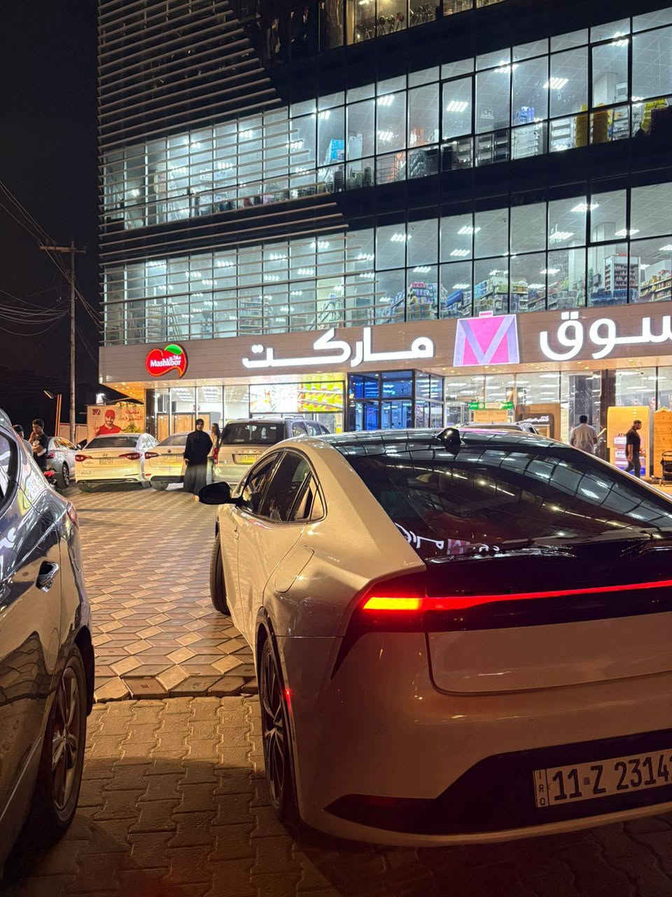 السلام عليكم و رحمة الله
بريوس للبيع 

موديل 2023 XLE

فول مواصفات 
بدون اير باك
حساس 8
كامره خلفيه
رادارات 
بانوراما 
كشنات تدفئة
شاشة كبيرة 
سماعات jbl
لايت لد 
تحديد مسار 
وضعية البارك تطبك نفسهة 
4 وضعيات قيادة custem /sport /eco / normal 
مثبت سرعة 
كشن كهرباء 
هاند بريك دكمة 
لد بالدشبول  
شحن لاسلكي 
ويل حجم 19 
مانع تزحلق 
سبير و عده كامله 
السيارة جدا نضيفه
اسبير و عده كامله + 6 تايرات احتياط جايبه من حره عمان
عدد المسافه 26.000
صبغ الجنطة والدعامية وجاملغ خلفي جهة اليمين 
السعر . 175.000 دولار بيهة مجال  للتواصل 
***********
