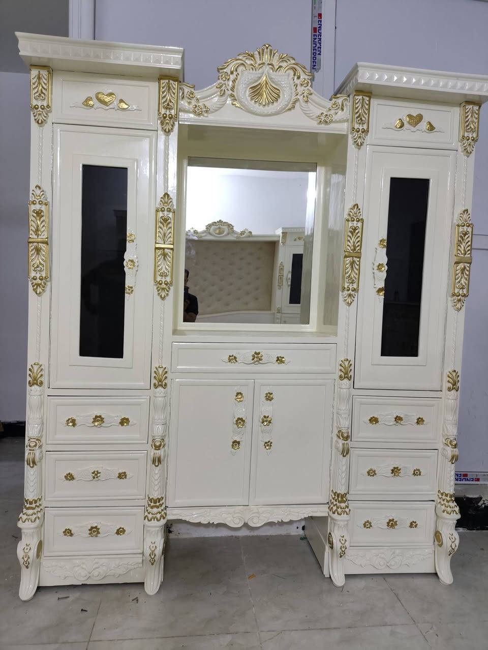 السلام عليكم غرفه نوم حسب الطلب الزبون ملكيه
الغرفه داخل صاج خمسه ملم  الوجه سنديان خمسه ملم 
شغل الغرفه كوله زان مصري ثقيل 
الصبغ حراري مال سيارات 
نشتغل حسب الطلب كل الموديلات التركيه 
نجاره كاضم بابل الحمزه الغربي 
واتساب ***********
