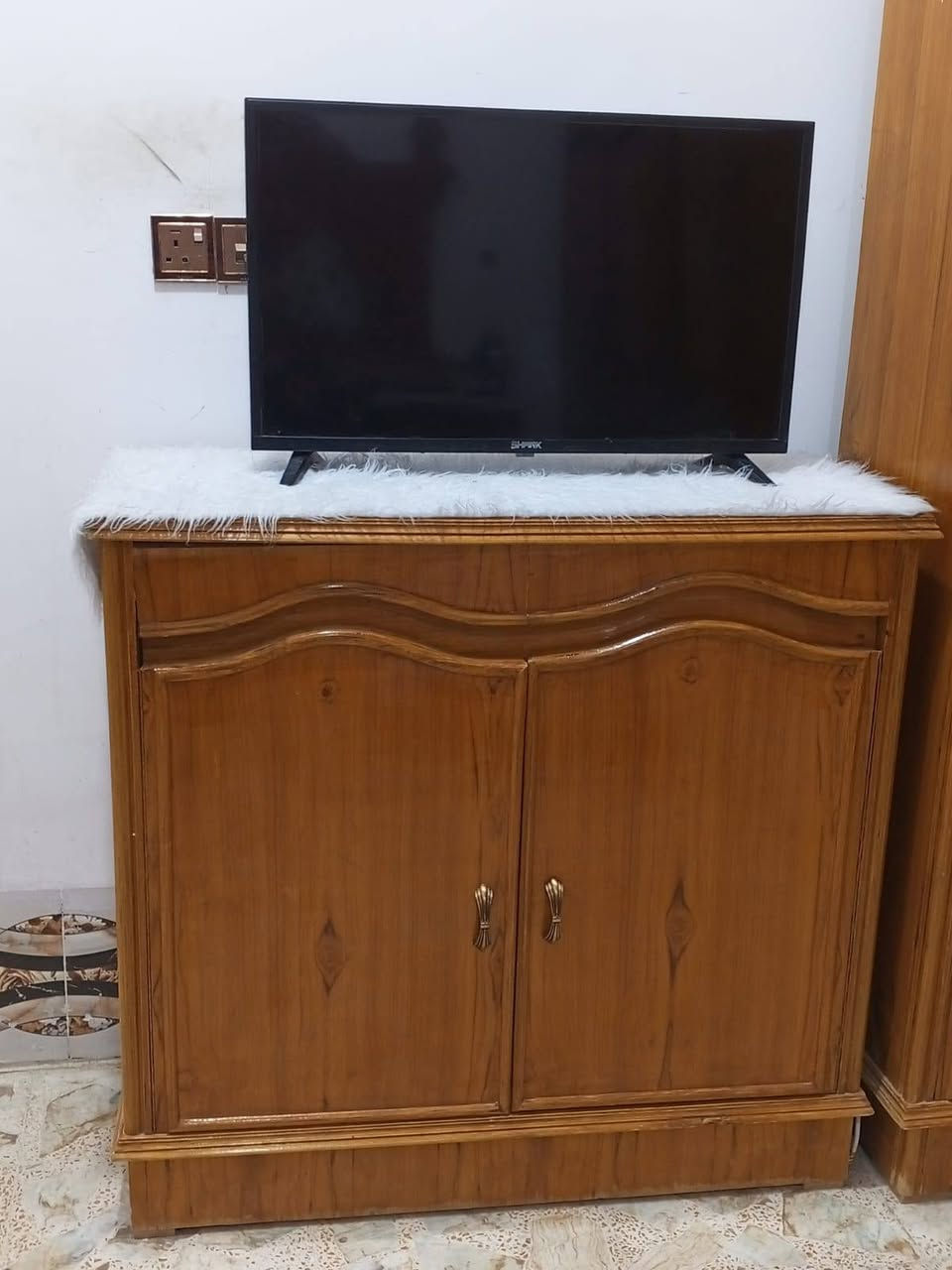غرفة خشب صاج نضيفه 90% 5قطع مابيه اي نقص الغرفه حلوه ومرتبه العنوان :واسط/كوت /طشاش/الرقم *********** والسعر خاص او لاتصال ع هذه الرقم
