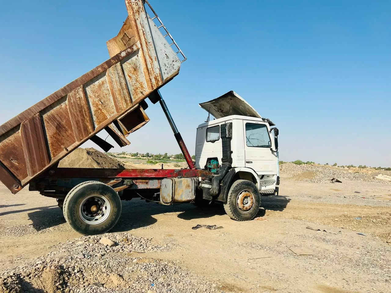 السلام عليكم قلاب للبيع سكانيه فطيمه تك السياره جاهزه للشغل ما عايزه كلشي تايرات جدد محرك شرط كير شرط اكسل شرط السعر115 بيه مجال الرقم/ ***********
