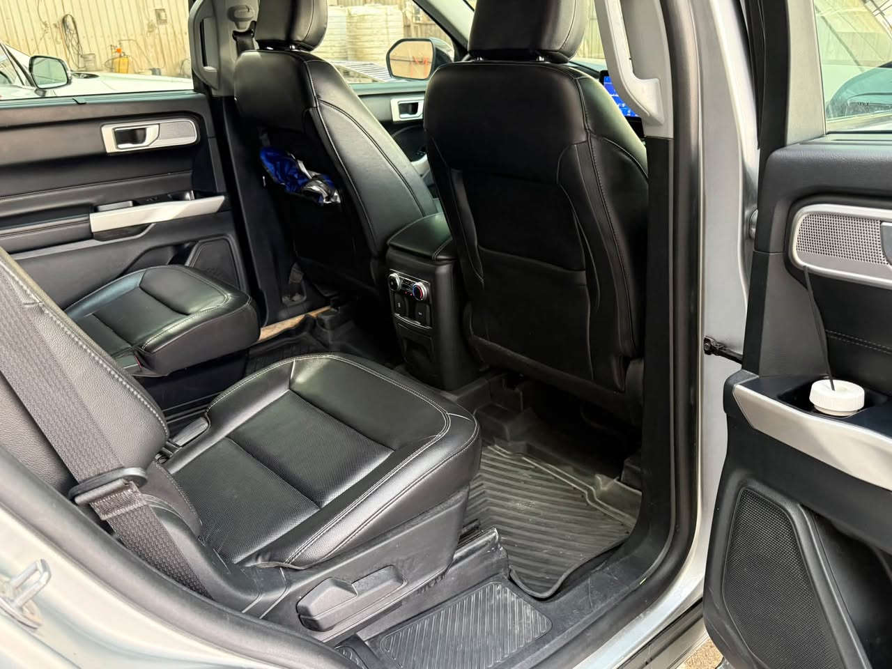 سلام عليكم
بيع مستعجل………..

Ford Explorer Limited 2023

مواصفات السيارة 

بصمة تشغيل 

تشغيل عن بعد 

محرك 2.3T

گير 10 سرعات

كامرات 360

بردات خلفية أبواب

انارة داخلية 7 الوان 

مري شفط 

نقاط عمياء 

مانع اصطدام 

تبريد مركزي 

صندوق كهرباء 

مصابيح امامية ليد

تدفئة وتبريد كشتات 

تدفئة ستيرن 

ابل كاربلاي 

كشن vip

ممشى السيارة 43 الف ميل

الضرر : جاملغ وباب جهة السايق مبدل بلادي نفس اللون بجم كبس امامي وخلفي ايرباك برده فقط سيارة مصفرة غير هذا حادث مابيها 

1FMSK7FH2PGA85591 .

سيارة مرتبة ومابيها نقص 

رقمها بغداد 

مكانها بغداد الدورة 

*********** متوفر واتساب

 

245$ورقة وبيها مجال

نص مكتوب في الصور:
- 1 / 12 3:11