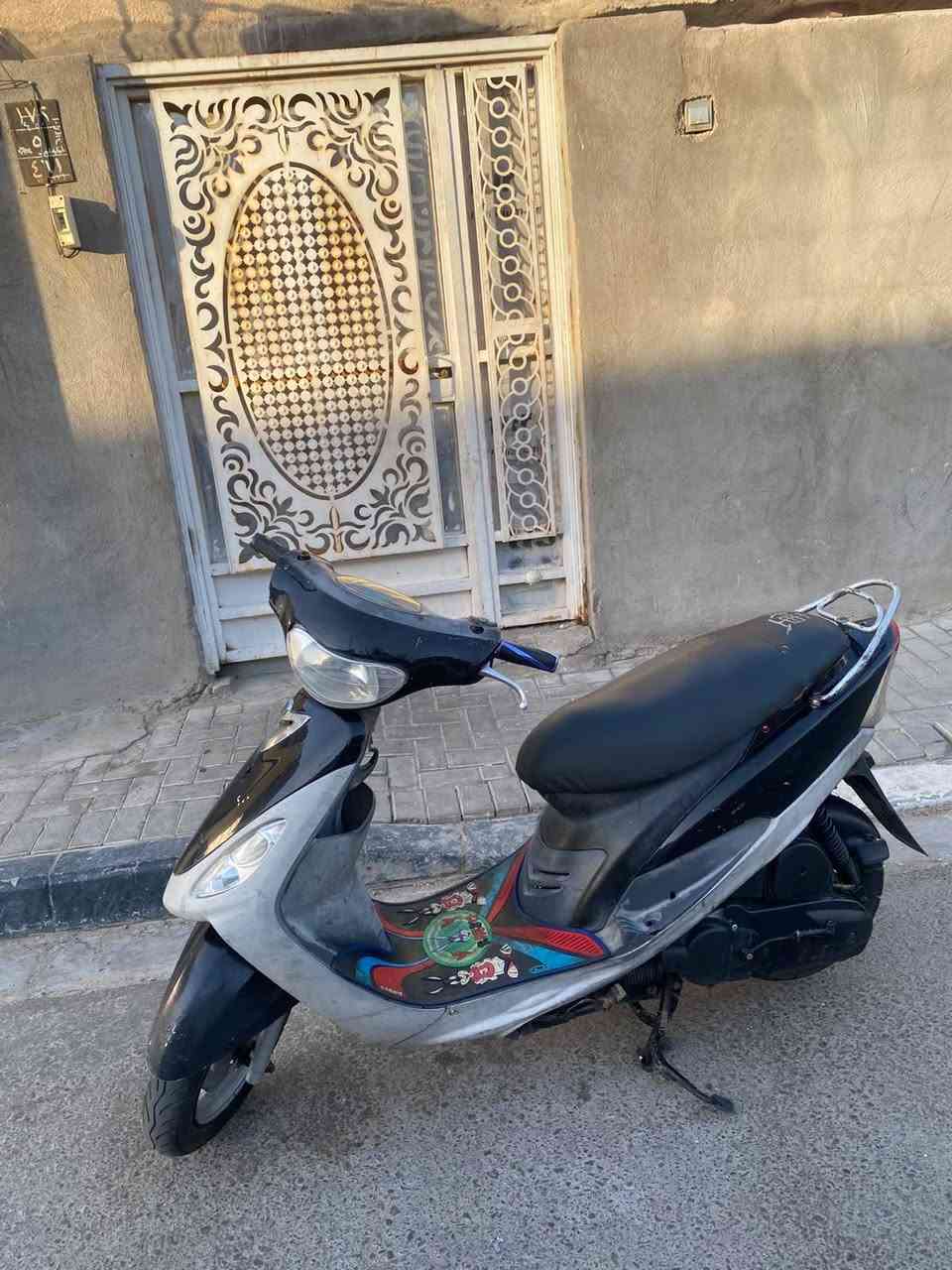 دراجه ماكس قجمه دراجه نضيفه وحلوه مال جناي دراجه ما مفتوحه دراجه سلف هندر كهربايات كلها شغاله بس يرادلها كلوبات سعر ٤٠٠ وبيها مجال مكاني لبصره القبله شارع لمدارس رقم ***********
