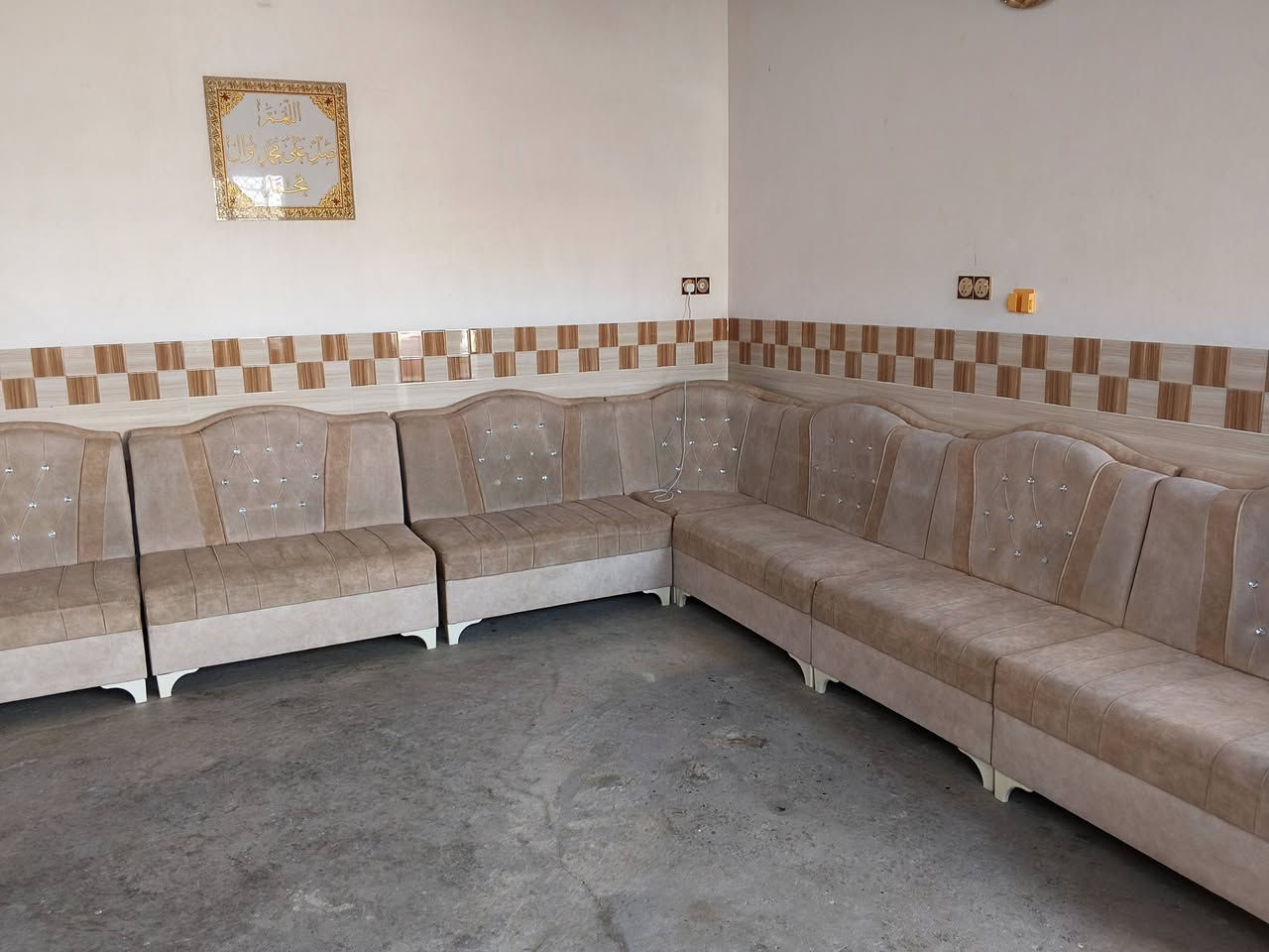 ديوان • للبيع • بي مجال