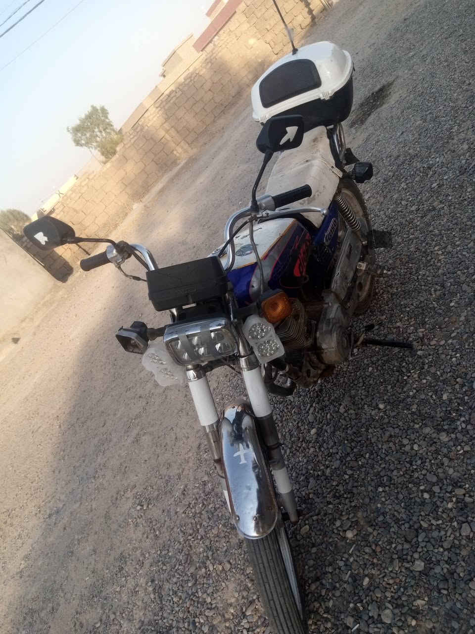 سلام عليكم 
ماطور لبيع خمسه كير بدون سلف 
نشاط فول كهربائيات شغاله كله جنطه بيه اناره 
موديل 20 معمر جديد السعر 270 وبي مجال 
***********
