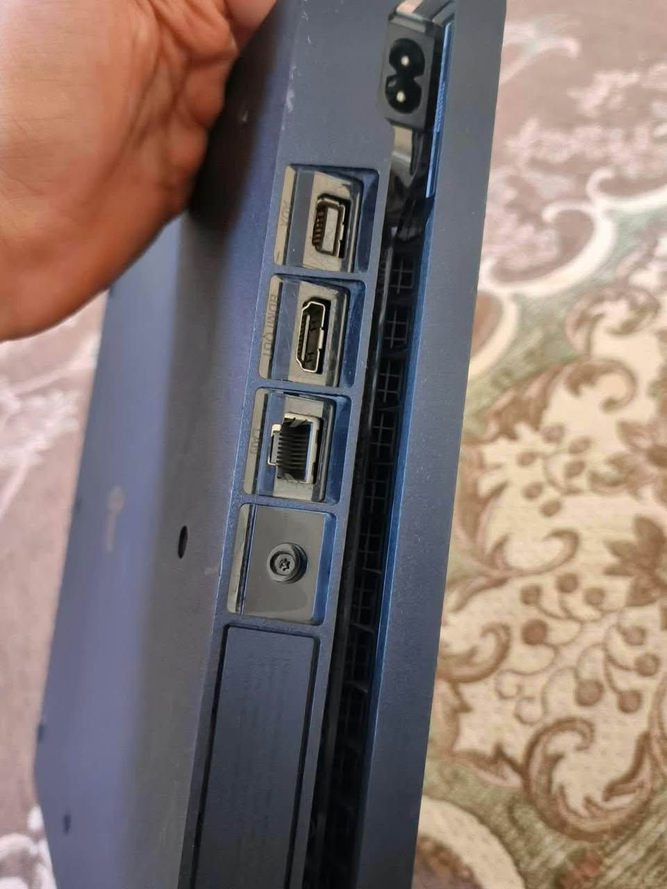 ╔══════════════════════╗
🎮🔥 متوفر PS4 SLIM 🔥🎮
╚══════════════════════╝

✨ مع كامل الملحقات ✨
🎯 حساب موجود بي ألعاب
💾 مساحة 1 تيرا
🕹️ جويستك واحد
💿 يوجد قرصين: GTA 5 و Minecraft

🔒 الپلي مامفتوح
🧼 نظيف جداً وحالته ممتازة

━━━━━━━━━━━━━━━━━
سعر 220 وبي مجال 
تواصل واتساب ***********
