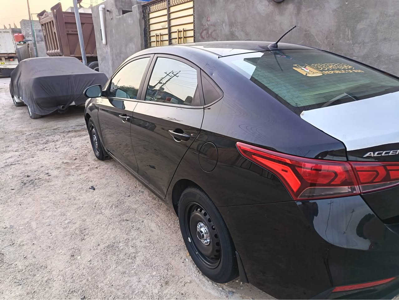 الاستفسار *********** الزبير, البصرة

نص مكتوب في الصور:
- معارض القبله لبيع وشراء السيارات الحديثه والقديمه فارس الصرايفي 7 د سلام عليكم اكسنت وراد أمريكي معوقين رقم مثني مكينه 1600 حادث جاملق فقط جاهزه من كلشي الاسفسار *********** العنوان الزبير +3