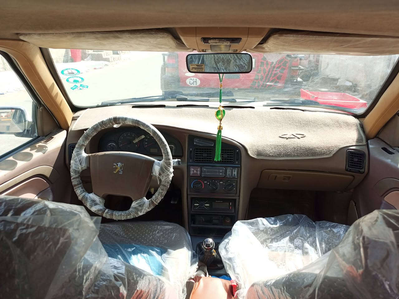 بيجو405 للبيع موديل 2014خصوصي مكفوله من كلشي كير مكينه حداديه تخم تاير كهربائيات كلها شغاله مكاني بصره حيانيه سعر 36 وبيها مجال ترهم مراوس للستفسار*********** متواجد وتساب
