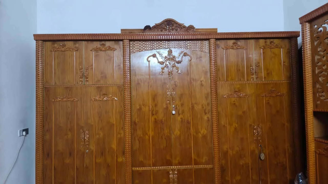 غرفة ملحق فصال عراقي مكانه الموصل الجانب الأيمن. نظافة كدام العين تجي تجيك. سبب البيع الحاجة.

*********** + واتس اب
