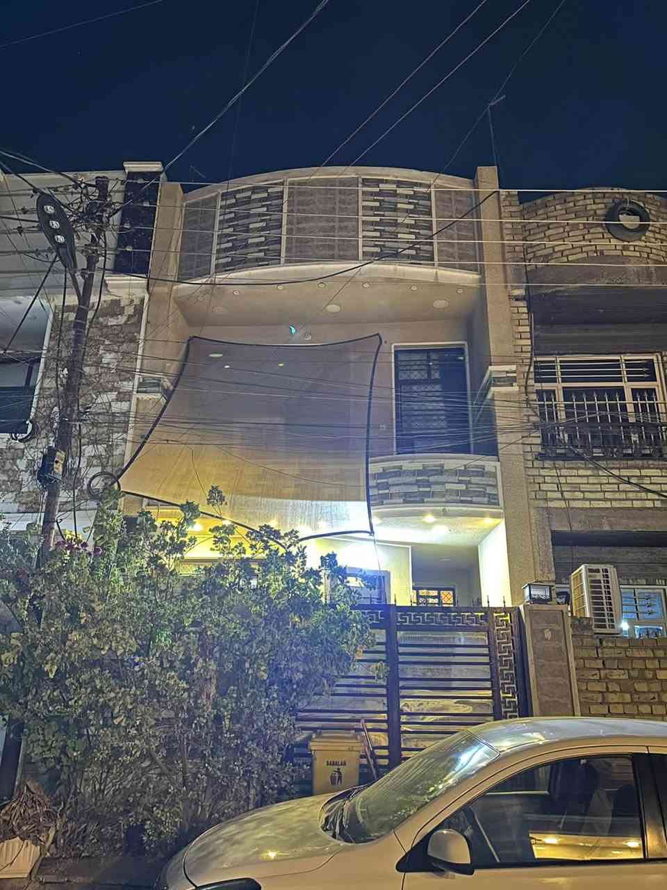 السلام عليكم 
بيت ١٠٠ متر السريدات الجديدة قرب ماركت الشام بناء حديث 
***********
