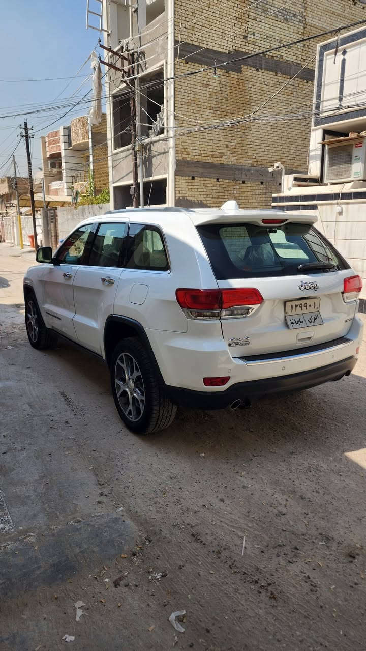 السلام عليكم للبيع جيب لمتدد limited 2019 خليجي

المحرك: 3.6 لتر 6 أسطوانات (V6) 

المواصفات:
*نظام دفع رباعي  4X4
*بخاخ ماء لعدسات الايتات الاميامية
*فتحة سقف بانوراما 
*الصندوق كهربائي
*ويل المنيوم قياس 20 انج
*شاشة التحكم الرئيسية لمس بنظام Uconnect  مع نظام ملاحة
*تحذير النقطة العمياء
*حساسات امامية وخلفية
*كاميرة خلفية دوارة
*نظام مانع تصادم خلفى اوتو بريك
*مقصورة الركاب من الجلد الفاخر
*المقاعد الامامية مبردة ومدفأة
*المقاعد الخلفية مدفأة
*مقاعدة امامية كهربائية 
*المقعد الامامي ذاكرة 
*نظام ابل كار بلاى و اندرويد اوتو لاسلكي
*نظام صوتي فاخر 9 سماعات من ALPINE
*دخول ذكي (بصمة)
*نظام التشغيل عن بُعد
*مرايا خارجية قابلة للطي كهربائيًا مدفئة
*مصابيح أمامية أوتوماتيكية مع مصابيح نهارية وكشافات ضباب LED 
*نظام التحكم التلقائي في الضوء العالى
*ماسحات زجاج أمامي حساسة للمطر
*انماط قيادة متعددة رياضية وللطرق الوعرة
*وسائد امان هوائية أمامية/جانبية/ خلفية.

مكفولة ما عدا بارد بسيط بالباب الخلفي والامامي جهة الراكب والصندوق موضح بالصور 

ماشية 117 الف كيلو متر رقم سليمانية
السعر المطلوب 250 ورقة 
مكان السيارة بغداد حي تونس
***********
