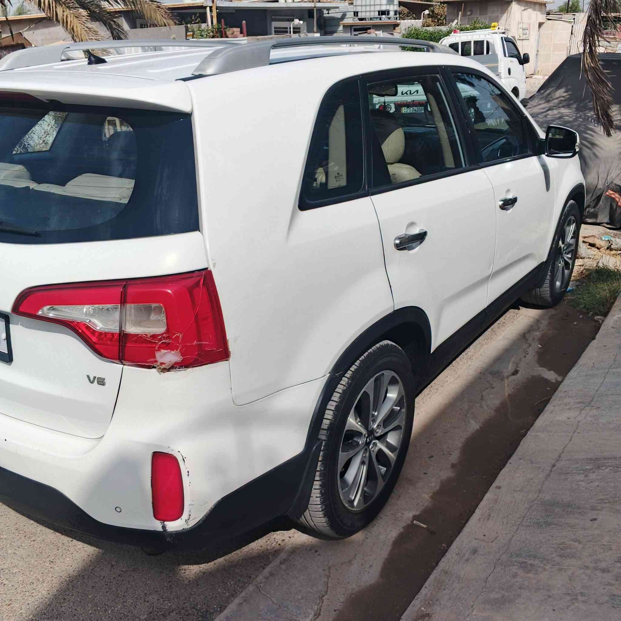 كيا سورنتو موديل 15 خليجي 

رقم بغداد انكليزي سنويه الى 30

6 اسلندر 

7 راكب 

3 قطع تبريد

كير او محرك خير من الله ما مفتوح 

بيها بس صبغ نص الجاملق الخلفي  او بارد بسيط كلش مثل ما اموضح بالسونار 

تحويل مباشر 
مكان السياره ابغداد ***********

