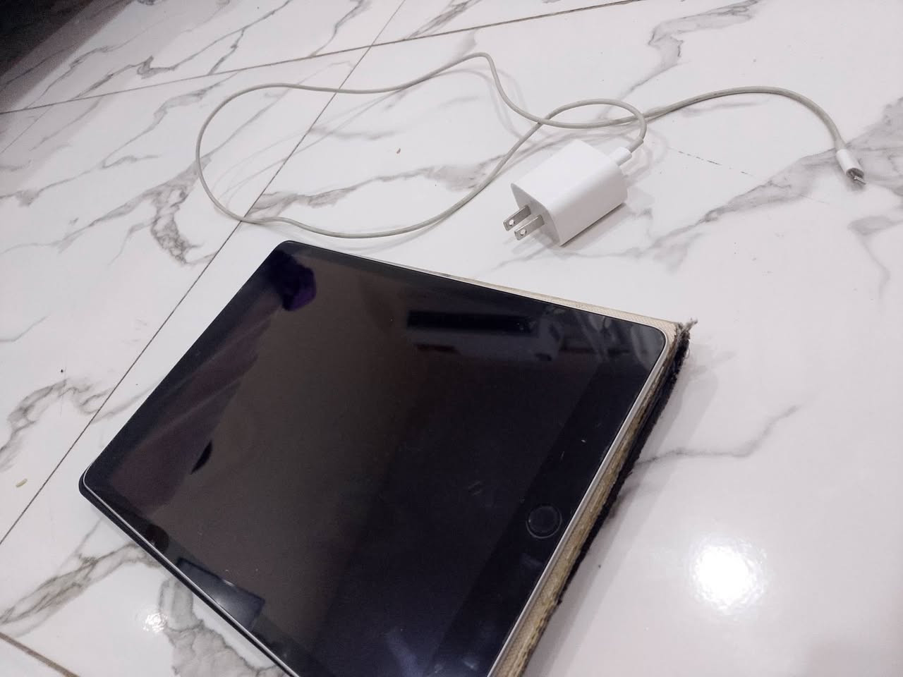 سلام عليكم شباب أيباد أيفون 9 نضيف مستخدم 40 يوم ايباد خير من الله نضافه فول مع كامل ملحقاته كارتونه وشاحنه مع اضافه ال أيكلود مالته السعر 350 وبي مجال الرقم ولاستفسار *********** ولخاص مفتوح راسل وتدلل؟
