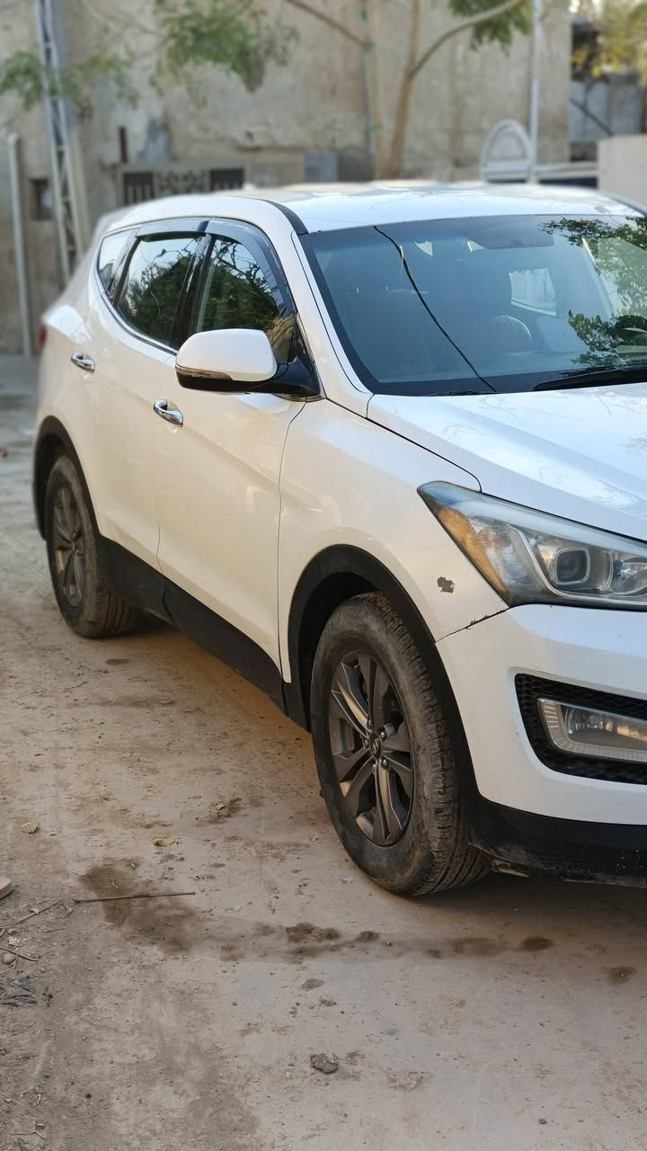 السلام عليكم 
سانتا في ٢٠١٦ أمريكي 
مكينه ٢٤٠٠ GDI مكينه و كير مكفولات + تبريد ثلج 
ظرر 
باب السايق و الجاملغ و البنيد صبغ بدون معجون و باقي السياره مكفولة 
تخم تاير جديد  + باتري جديد + سنويه و هزه و رقم جديد تريد وكاله أو تحويل جاهزه من كلشي 
تحكمات سترين جهتين + مثبت سرعه 
ثلاثة أنظمة قيادة 
السياره مال جناي سعرها ١٢٥ قابل للتفاوض 
رقم صاحب السياره *********** 
مكانها ديالى الخالص
