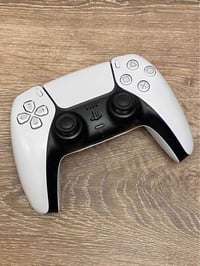 يد PS5 • أصلي • كويسينجاك
