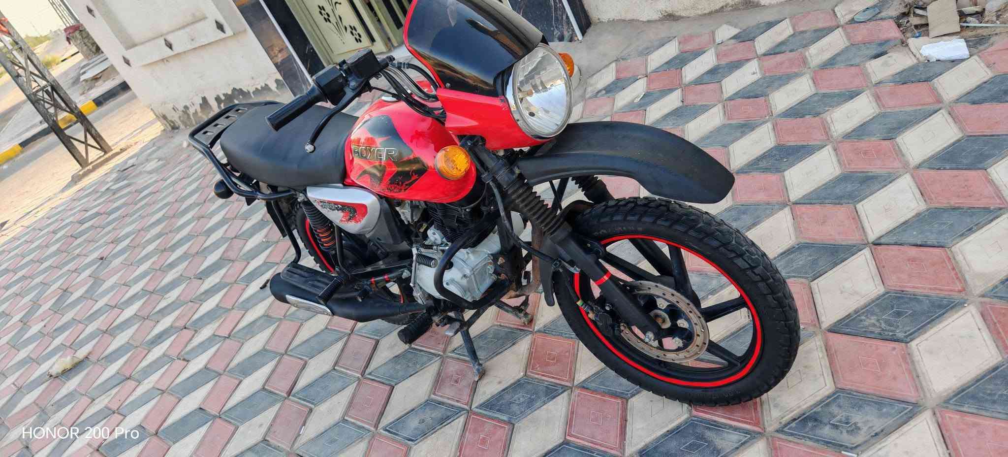 بوكسر موديل موديل 2022 أوراق بسمي كفاله السعر 1450 مكان المجر ***********

نص مكتوب في الصور:
- HONOR 200 Pro