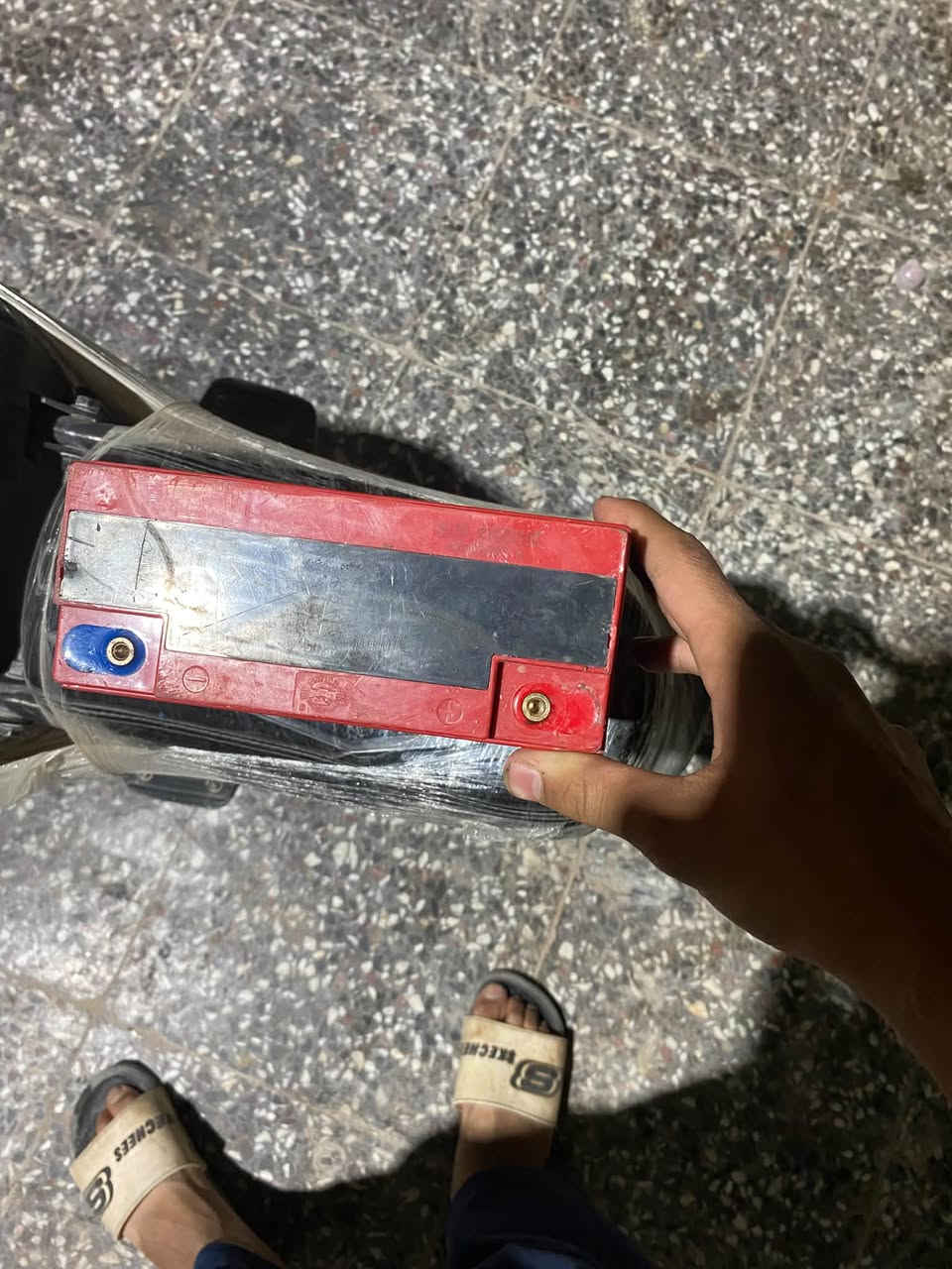 السلام عليكم بطاريه ٢٨ للبيت نوعيه حلوه مستعمله مو هواي قويه عل فحص سعرها 30 وبيها مجال قليل كلش
