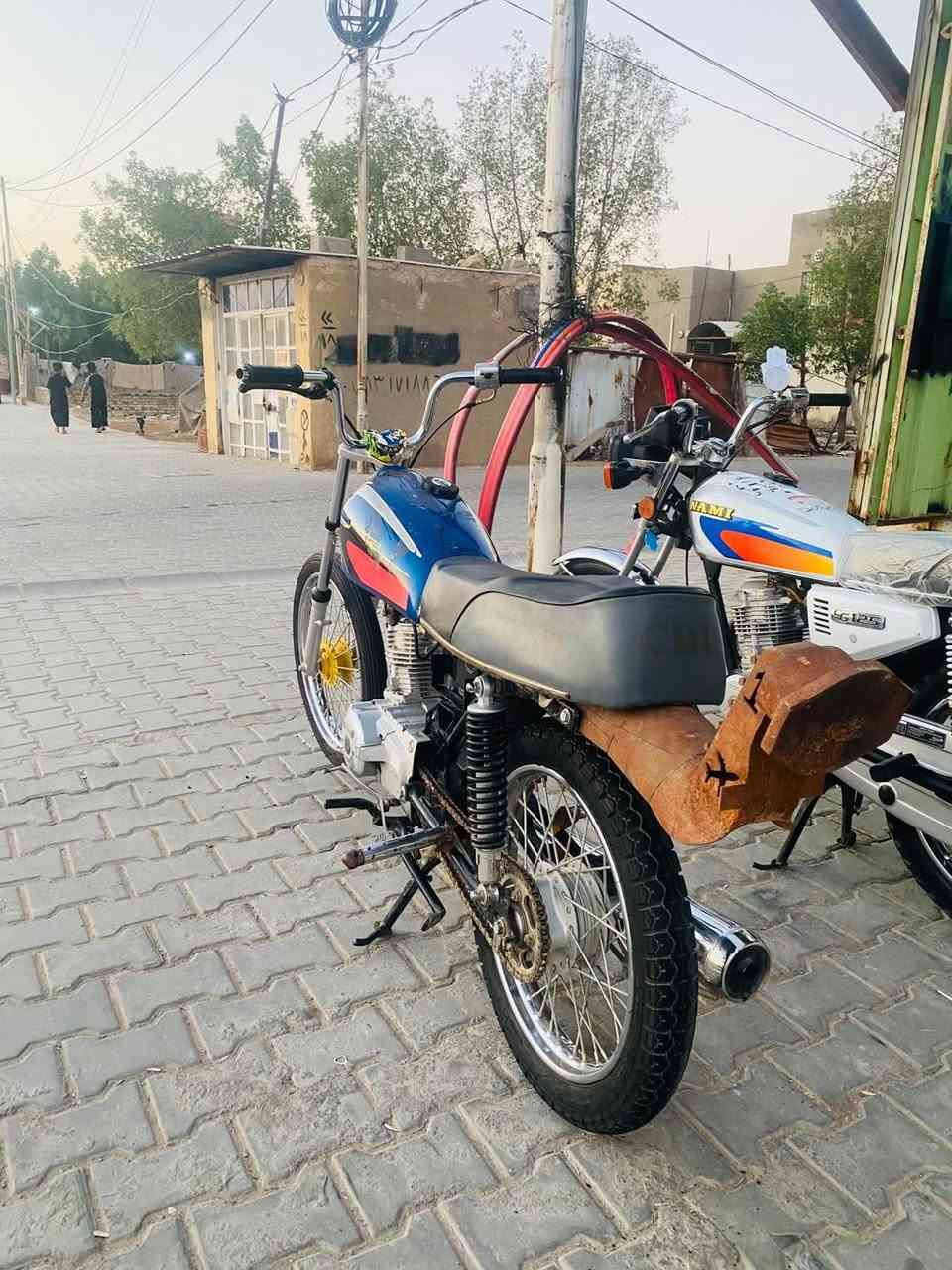 السلام عليكم دراجه للبيع شاصي نامه 26اوراق سكنر والتعميره 24مكينه طياره نامه برو نصبه ومعدل فول الدراجه ب550وبيه مجال قليل  مكاني ديوانيه مركز ال شراي يتصل ***********
