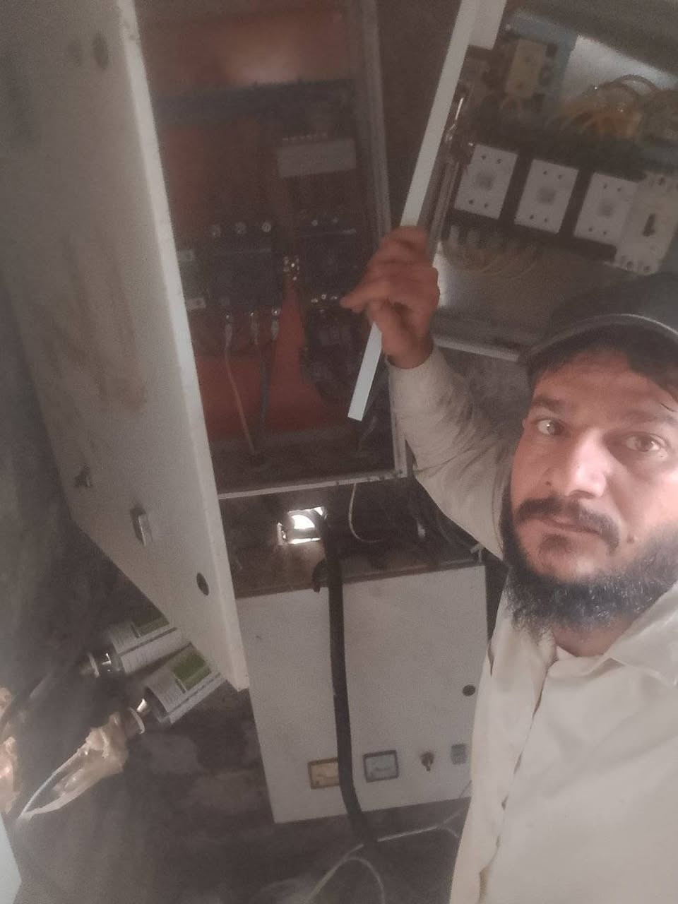 صناعة بورادات جبيرة (عدد 2) 75 حصان و50  حصان كوندكترات الاصلي .صيانة البوردات في مواقعها.🔧💧
كافة المضخات والماطورات الكهربائية اختصاصنا
كهربائياً وميكانيكياً
فحص، صيانة، لف محركات،
صناعة وصيانة البوردات الالكترونية باحترافية ودقة تبديل بوربرينات تبديل الجبن، معالجة ضعف الضخ والأعطال بمختلف أنواعها
خبرة وعمل بإتقان لخدمتكم. ⚡🛠️
اسعار مناسبة جدا والشغل نقدآ 😁
ناحية النمرود قرية الجرف 
***********
بادارة محمد حامد النمرودي
