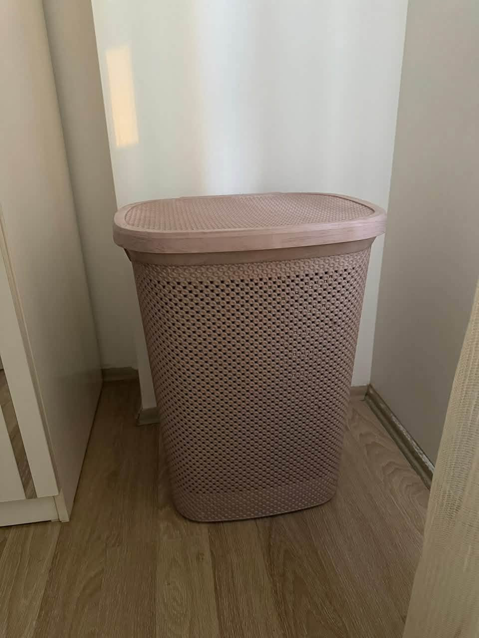 أغراض نظيفة جدا للبيع وسعر مناسب 
المكان MRF 4
ارسل الصورة الي تريدها على الخاص او واتساب 
***********

نص مكتوب في الصور:
- طاولة جلد ٤٠*٦٠*١٠٠ سم
