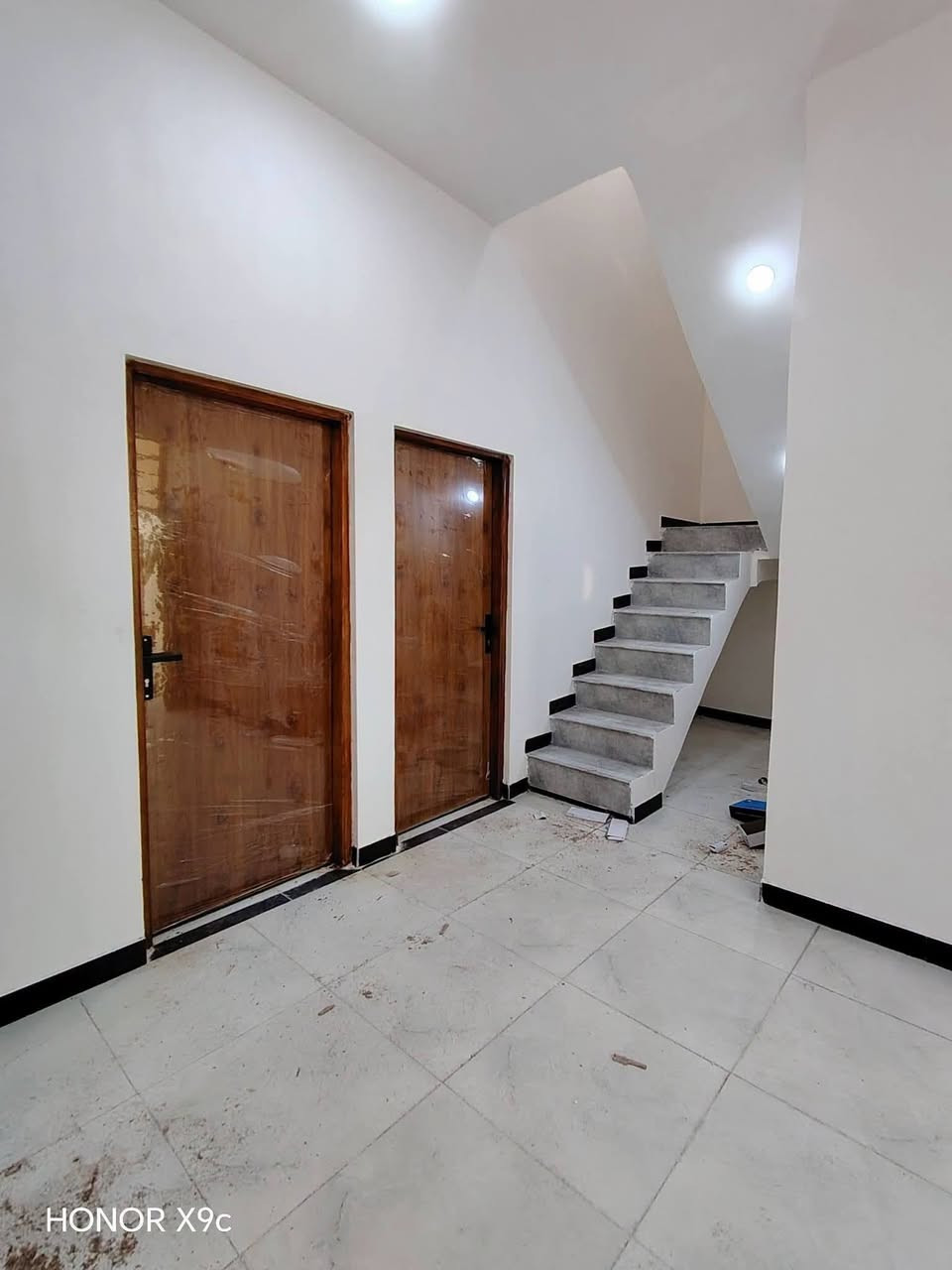دار للبيع المساحه 100متر🏡
#العنوان: بصره شط العرب الجزيره اليوبه قرب المدارس 
يحتوى علـّۓ  
 غرفتين ،منام ،أسقبال
 صاله، مطبخ، صحيات داخلي وخارجي 
بناء حديث تسليم مفتاح جاهز للسكن
الخدمات كامله 
نوع طابو ملك صرف زراعي
 #السعر 46قفل قفل 
للأسفسار📲
***********📞
***********📞
