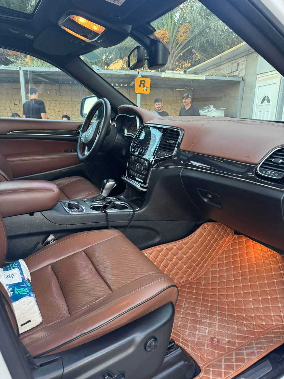 للبيع |Jeep Grand Cherokee Overland 2020 - وارد
خليجي
• اللون: أبيض
لا المحرك: V6 سعة (3.6L (3600cc
• الممشى: 127,000 كم
• السيارة باسمي وتحويل مباشر داخل القرميدي.
المواصفات:
سقف بانوراما
جكات كهربائية (تصعد وتنزل)
تدفئة وتبريد للمقاعد الامامية
رادار جانبي وخلفي
وضعيات قيادة متعددة
V
تايرات كورية، تم تبديلها وشدها قبل شهر.
• السيارة نظيفة جداً واستخدام شخصي، ولا يوجد فيها سوى أثر شخط بسيط لا يؤثر على الاستخدام.
للاستفسار: (***********) او خاص
اللّٰه يرزق البائع والمشتري. مكان السياره الانبار
٠
