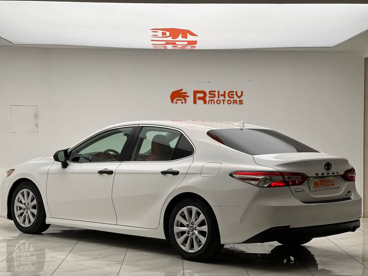 سيارة Toyota Camry
2019 LE 
كلين (Clean Title) ، تعديل بارد بسيط جدآ اقل من شبر بجاملغ الخلفي كما موضح بل صورة ، الشاصي 
4T1B11HKU173947 
المحرك 4 سلندر بسعة 2.5 ليتر يولد قوة-203 حصان 
مواصفات : شاشة 7 إنش ، تحديد سرعة ، تحديد مسار ، رادار أمامي ، كاميرا خلفية ، تغليف كشنات الى لون الاحمر جلد ،،،،، سيارة صارلها  6 سنين يمي شتريتها سفر . 
سعر (18,500$) 🔥مجال بسيط 
رقم *********** واتساب .
