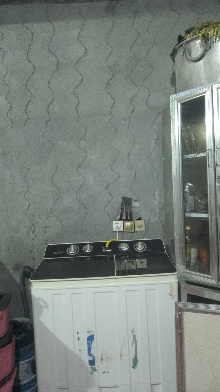 بيت للبيع زراعي مساحه 100 متر الشارع العام طريق سيد هاشم امارات السكنيه الجديده وراء الزيتون ***********
