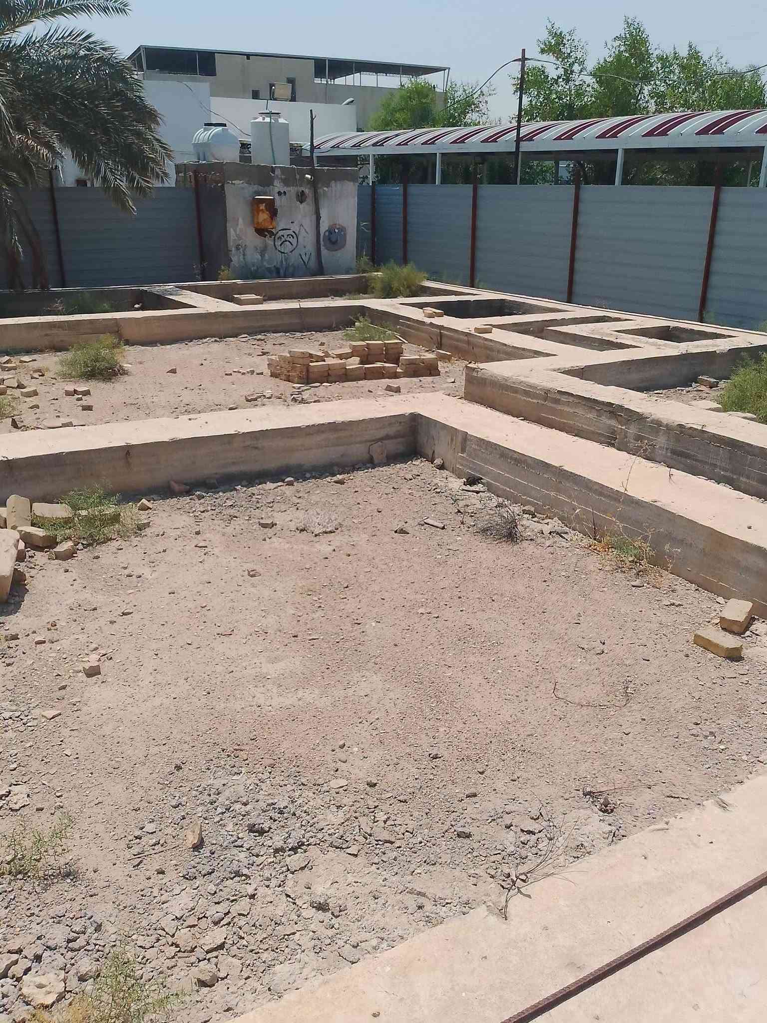 يا الله قطعه وقف سني اصولي مسجله باسمنا مساحه ٣٠٠متر واجهه ١٢نزال ٢٥ حمدان كوت الصلحي السعر ٥٠ بيها بتلو شارع تبليط ماي كهرباء كافة الخدمات للاستفسار خاص او واتساب *********** بيع مستعجل
