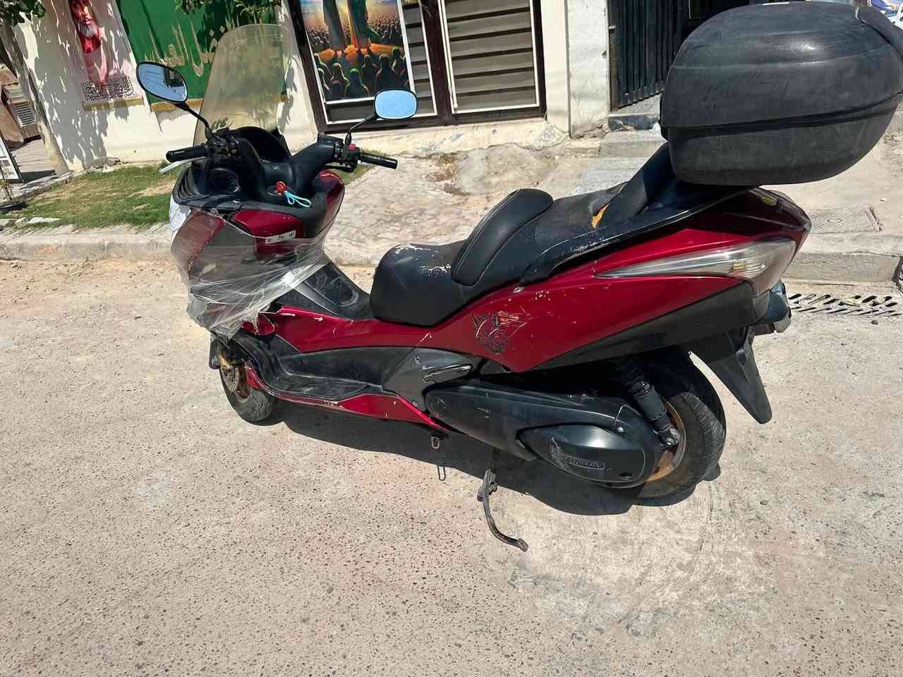 سلفر ونج مكينه 400سكيورتي دراجه مكفوله مكينه خير من الله لاتنقيص لاتبخير برغي ممفتوح بيه دراجه كامله نقصه بس كفر امامي مثل مموضح بالصور كهربائيات كلها شغاله سعر مليون و500وبيه مجال بسيط حك الجيه مكاني بلديات لاستفسار عل رقم ***********
