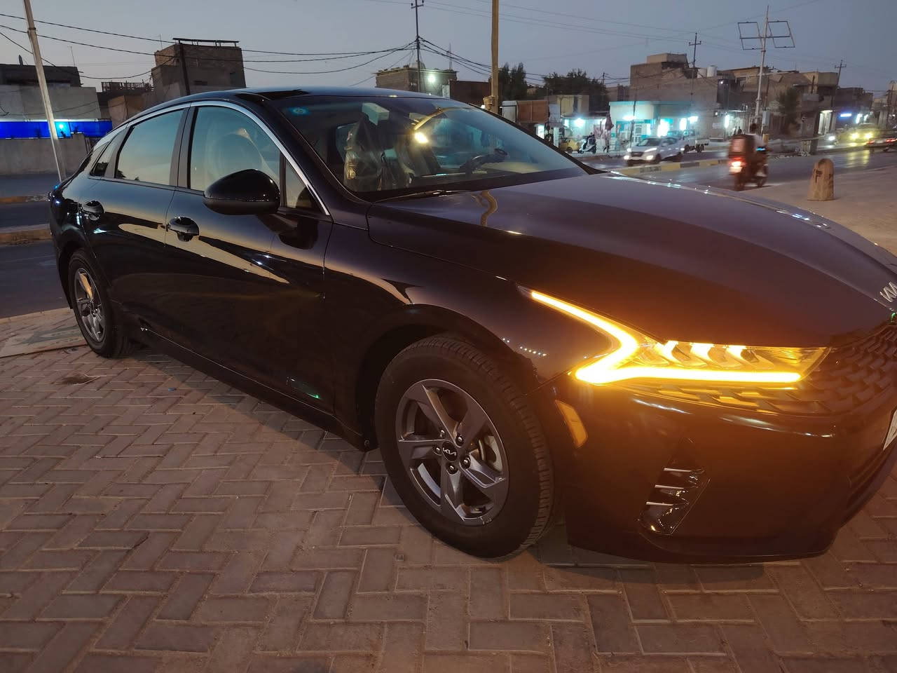 ياالله
السلام عليكم
 كي فايف 23
 سيارة جديدة موضحه بصور
السعر 142 بيه مجال 
الشراي يتصل ويدلل ***********
كلشي  اكو بسوك بجم كبس
