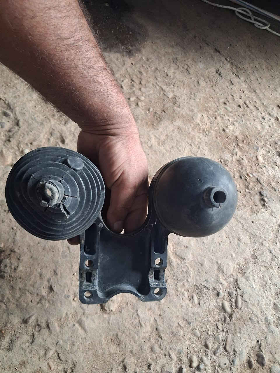 سلام عليكم للبيع دشبول ٨٢ السعر  ١٥ مكاني فلوجة هاتف ***********يوجد توصيل جميع محافظات من رخصت مدير الكروب المحترم
